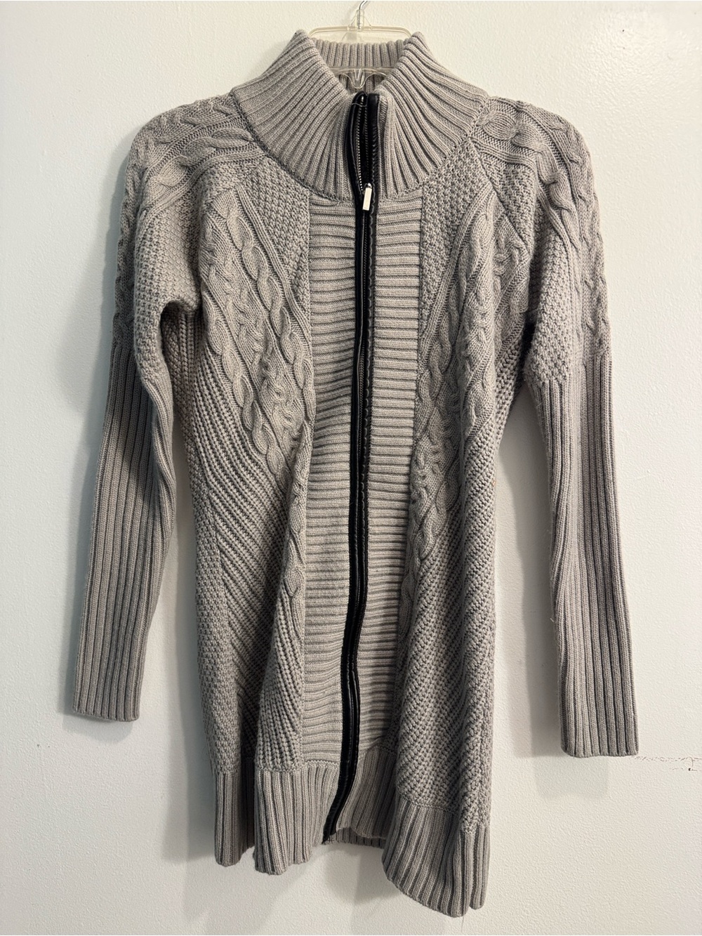 VENUS Light Gray Cable-Knit Zip Cardigan